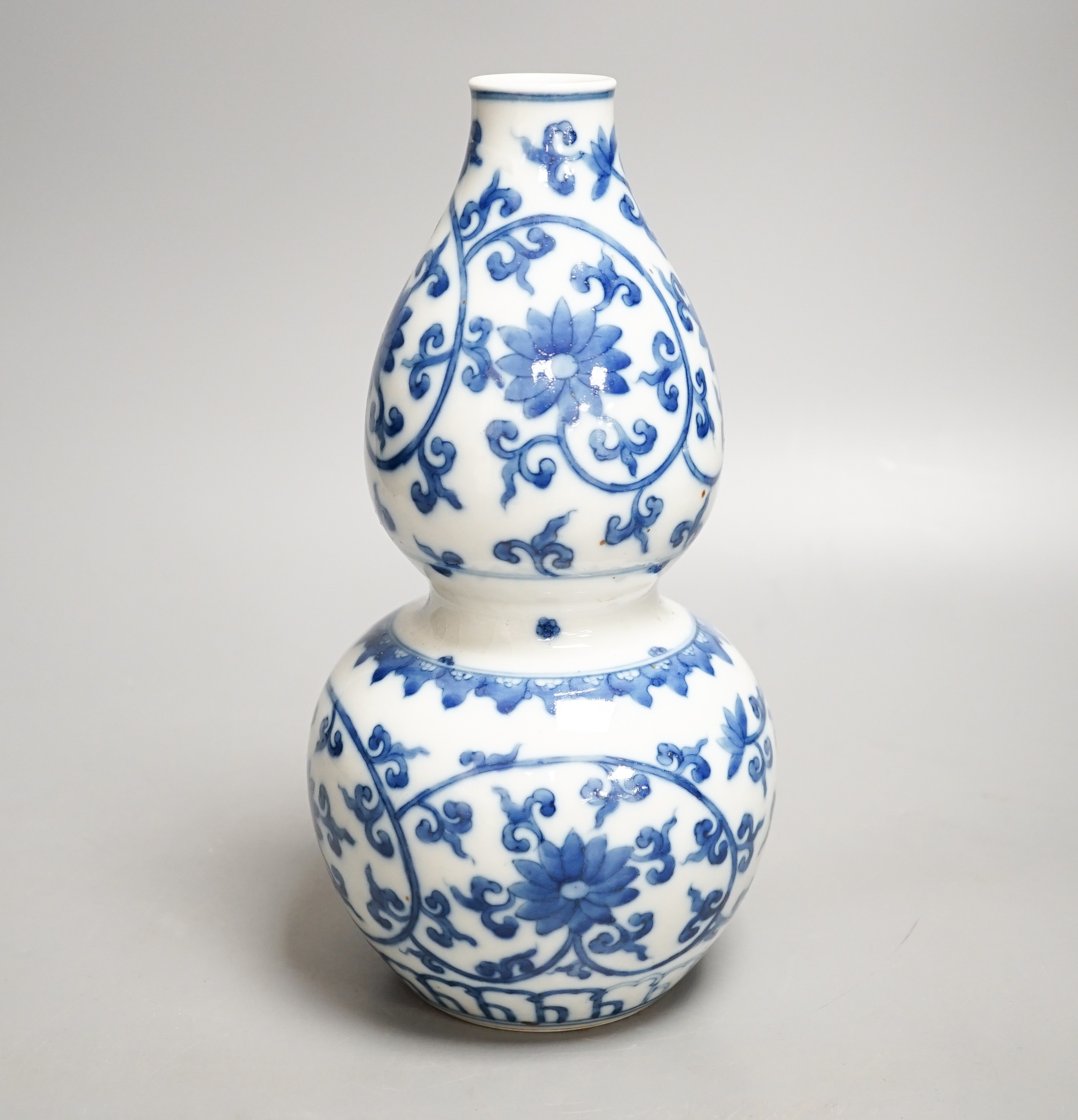 A Chinese blue and white double gourd vase 25cm